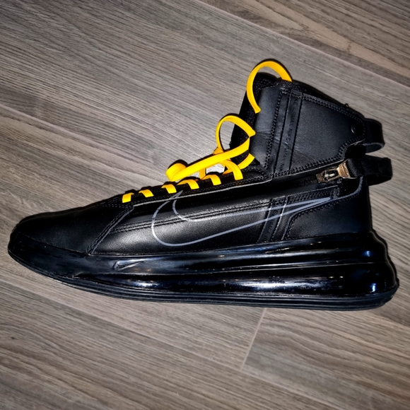 Nike Air Max 720 Saturn - Picture 1 of 5